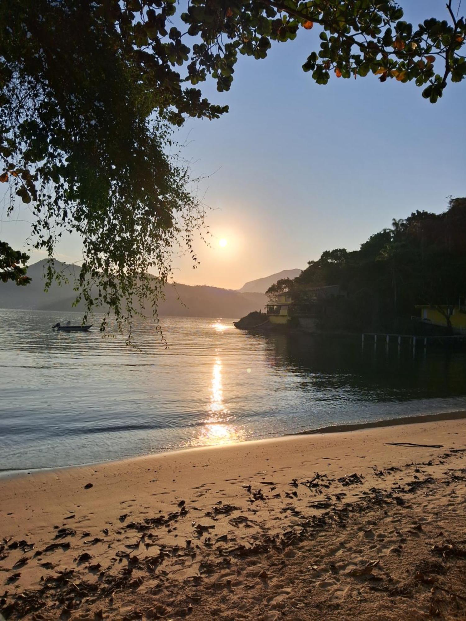 Отель Quarto Ilha Do Martins Praia Do Sul Итагуаи Экстерьер фото